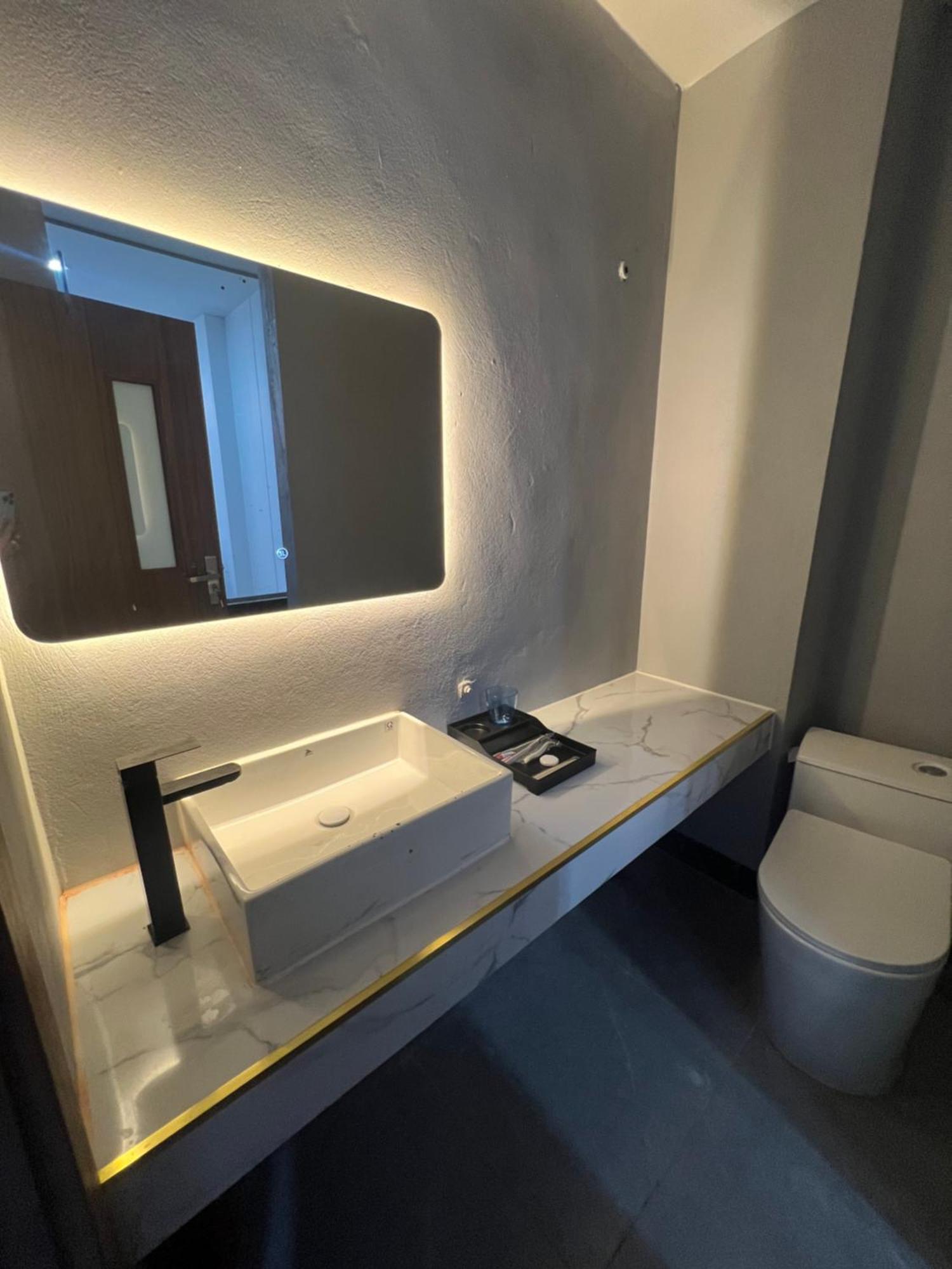 Venus Apartment Kham Thien Ханой Экстерьер фото
