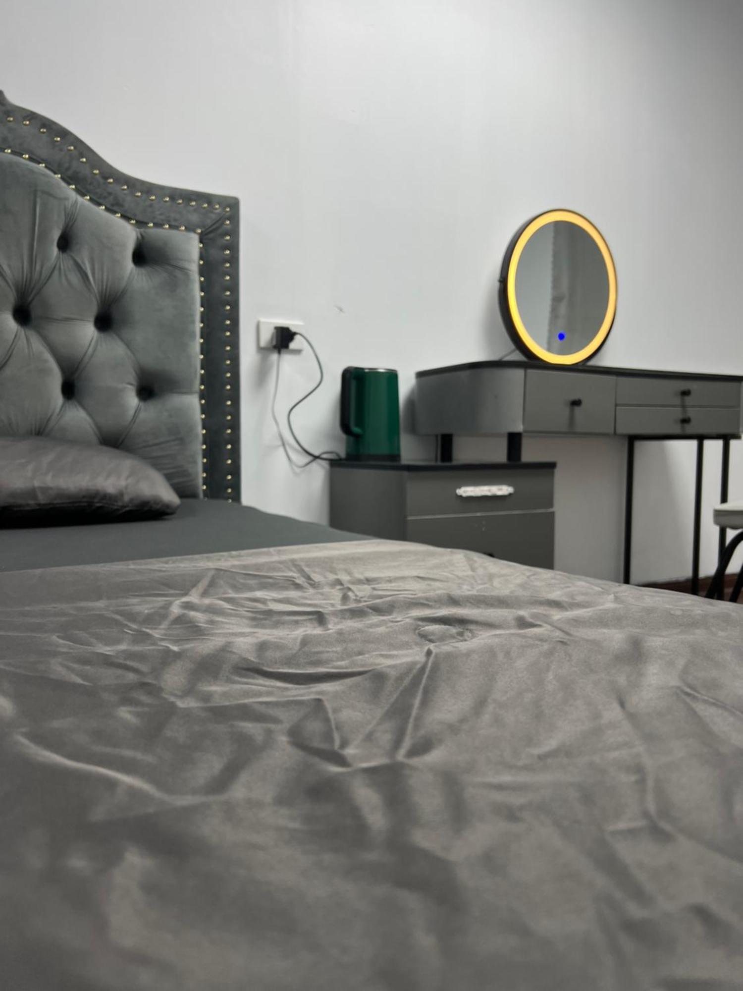 Venus Apartment Kham Thien Ханой Экстерьер фото