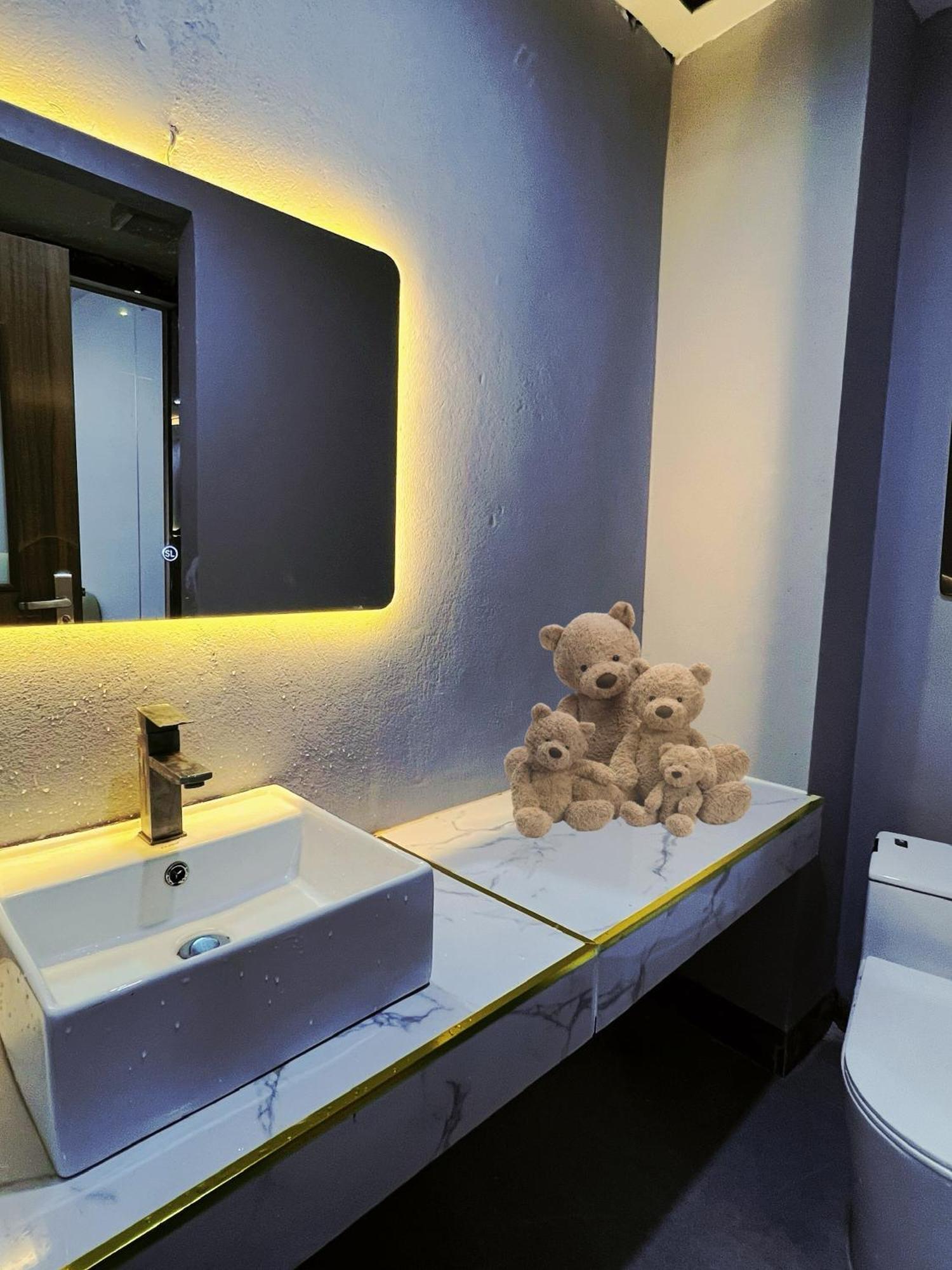 Venus Apartment Kham Thien Ханой Экстерьер фото