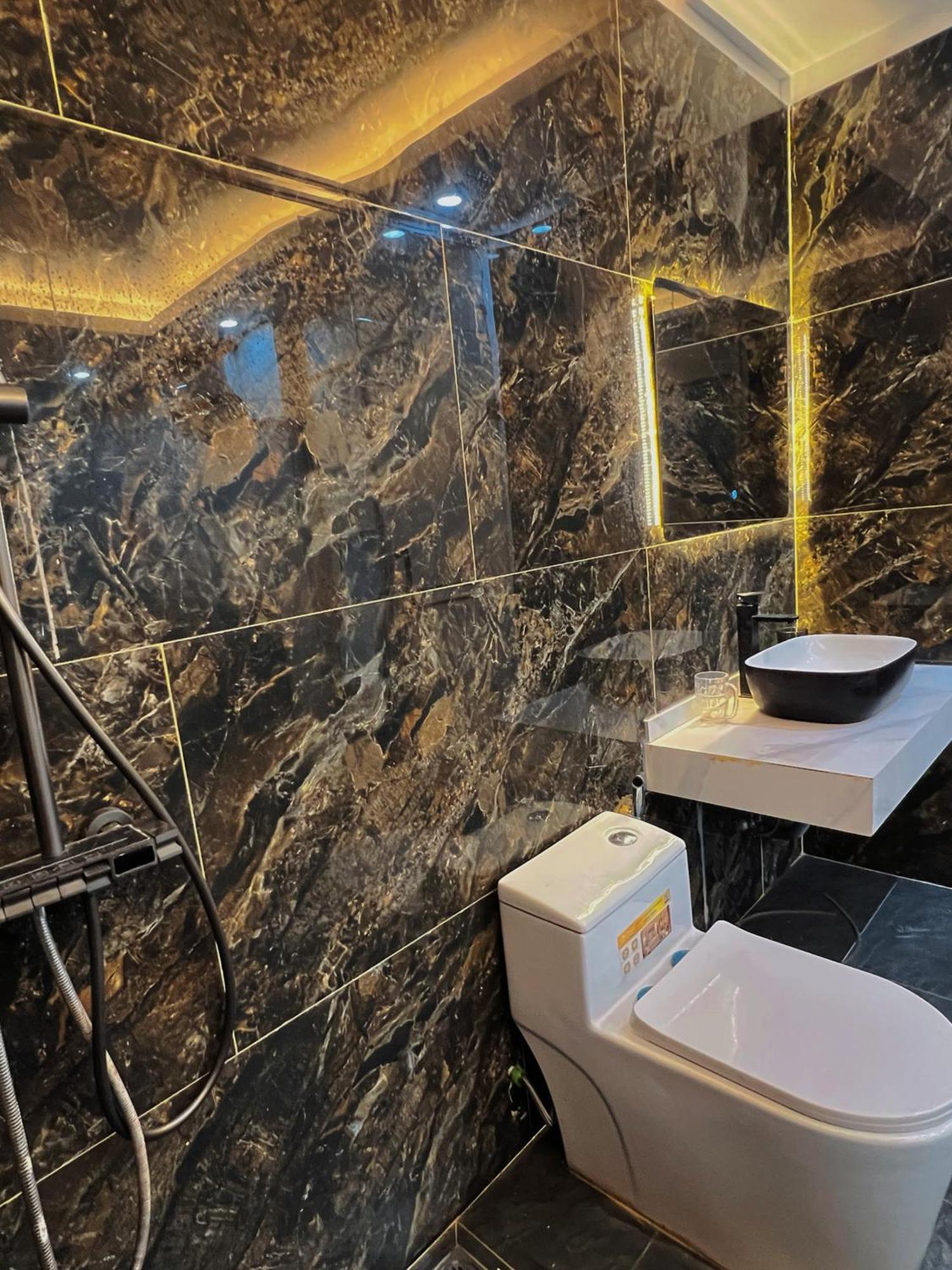 Venus Apartment Kham Thien Ханой Экстерьер фото